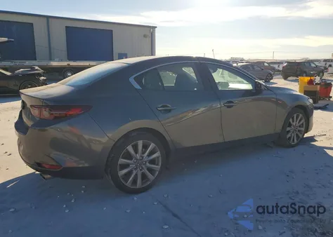 2021 Mazda 3 Preferred z USA, uszkodzony, nr VIN JM1BPACL9M1335810
